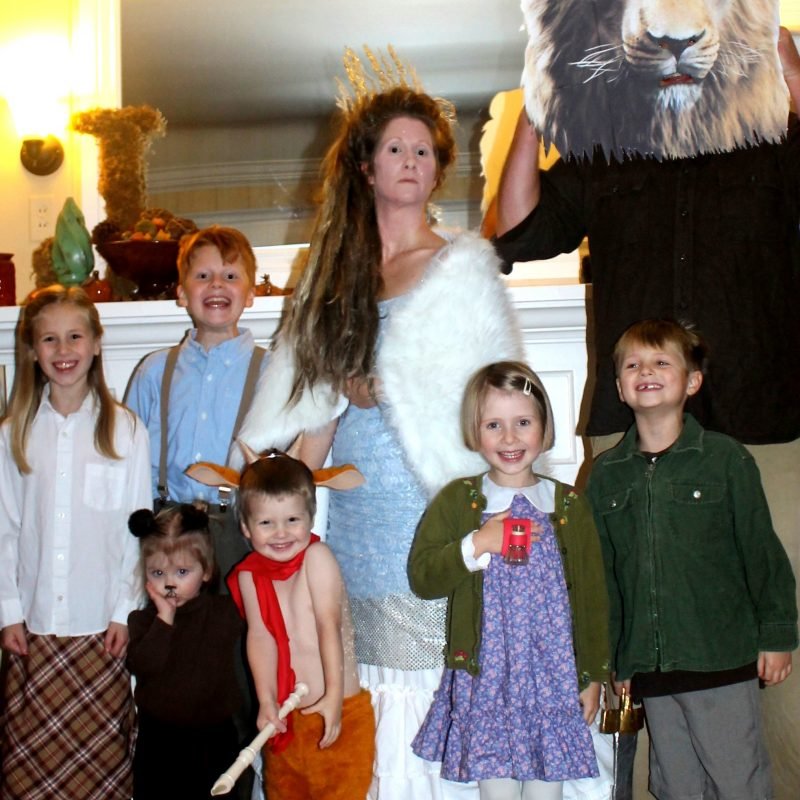 10 Perfect Family Costume Ideas For 6 2024
