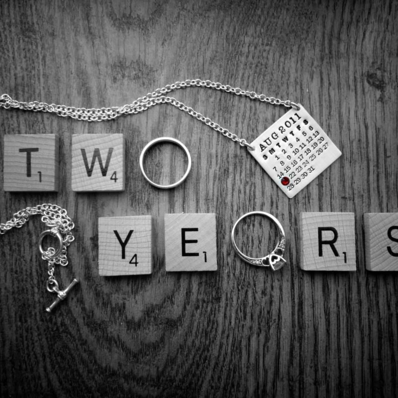 10-lovely-2-year-wedding-anniversary-ideas-2023