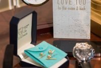 anniversary gift ideas for your first wedding anniversary - inside