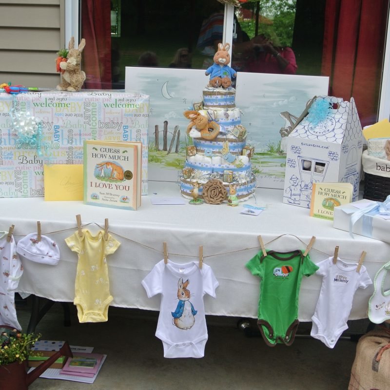 10 Fashionable Baby Shower Gift Table Ideas 2023