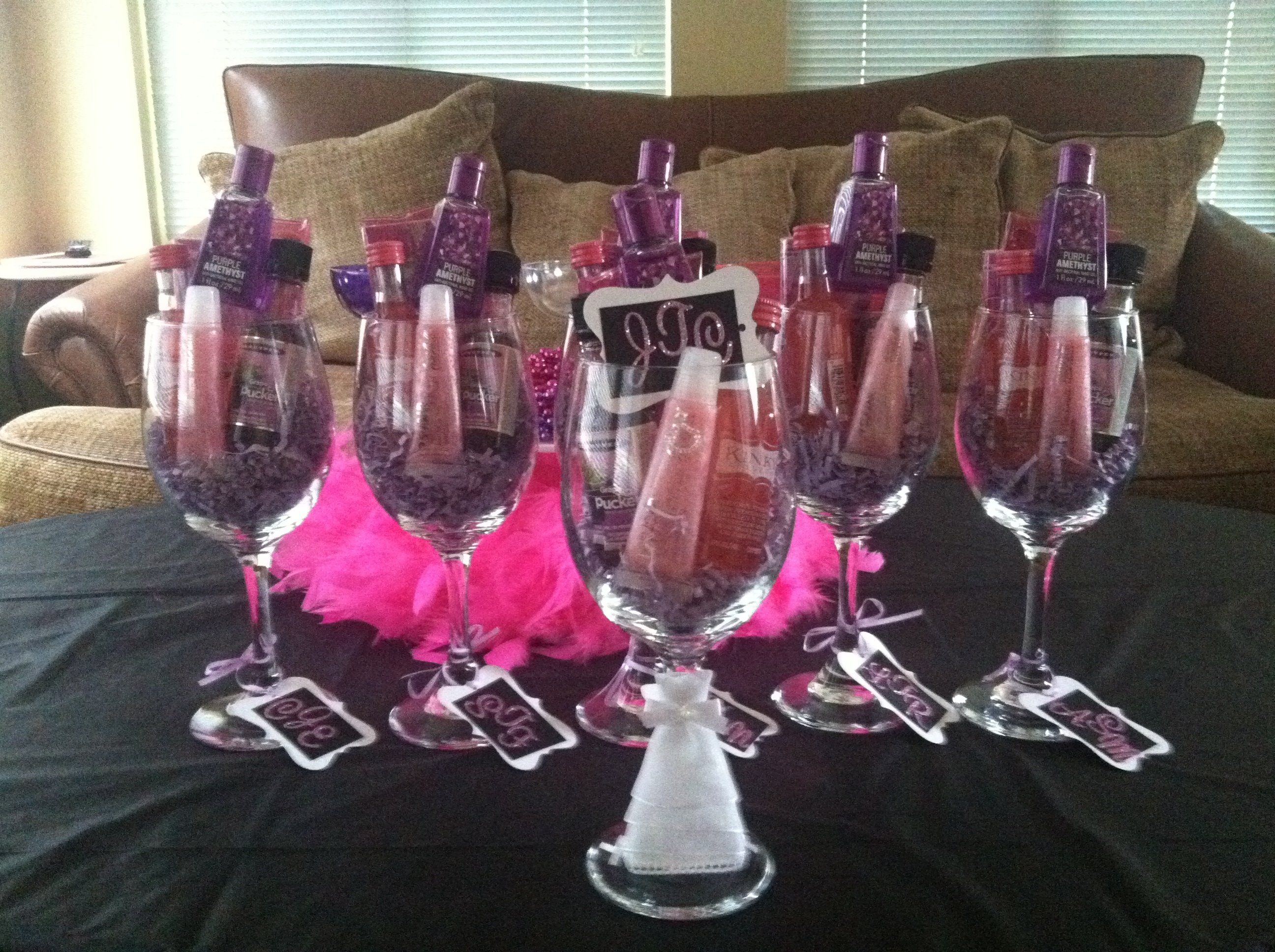 10 Unique Bachelorette Party Gift Ideas For Guests 2023