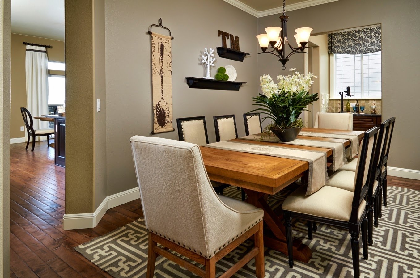 dining room table accent pieces