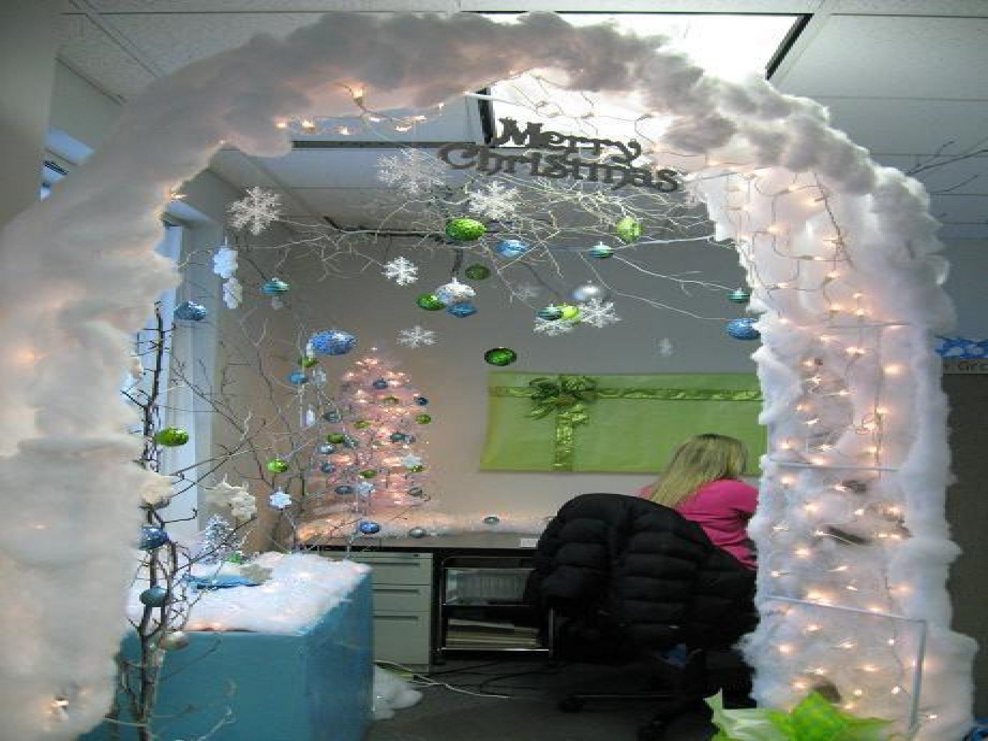 Winter Wonderland Christmas Cubicle Decorating Office Ideas