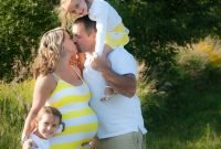 family maternity photo- wish we would have done this one! | totally