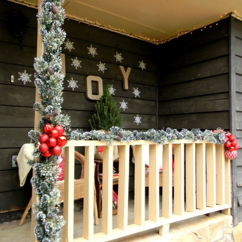 10 Nice Front Porch Christmas Decorating Ideas 2024