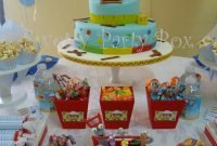 handy manny party, i like the red buckets for the candy. mr