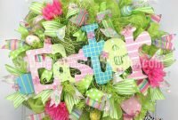 how to add a sign to deco mesh wreaths