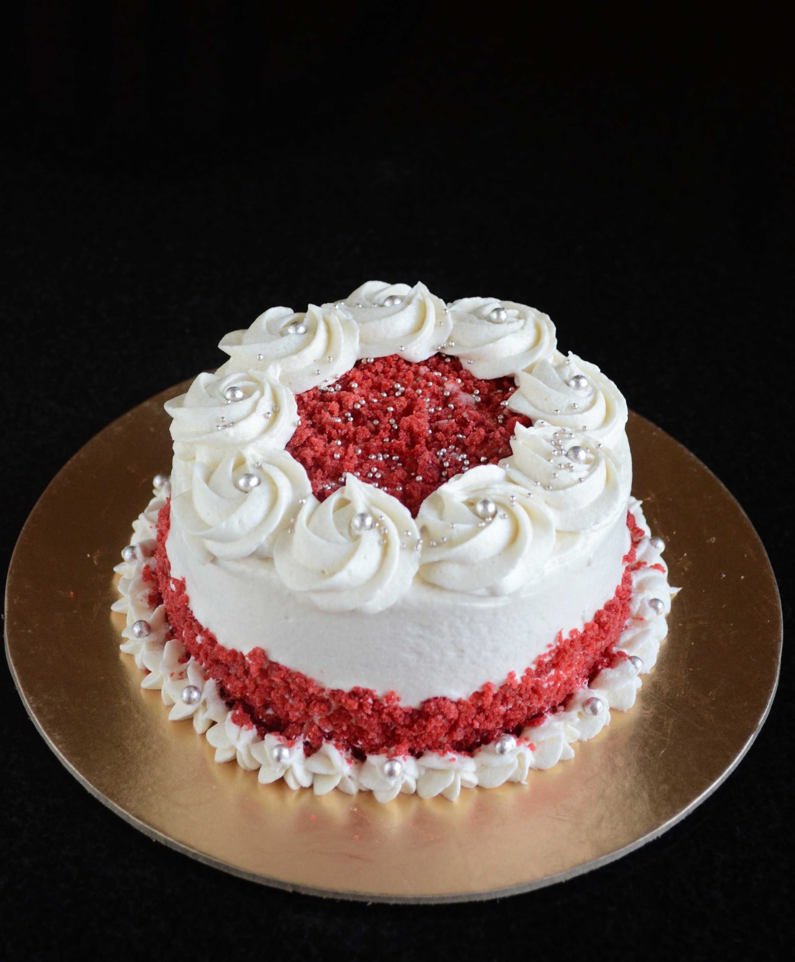 How To Decorate A Red Velvet Cake - Design Corral