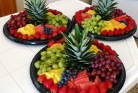 love the pineapple cap as the centerpiece. simple to do but flashy