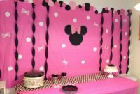 madison's minnie mouse birthday party #diy #backdrop | look what i