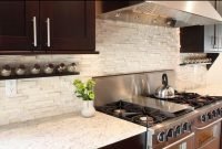 new-venetian-gold-granite-backsplash-ideas-photos - homestylediary