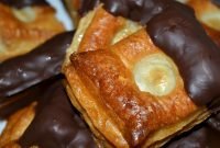 puff pastries with chocolate &amp; honey - easy puff pastry dessert