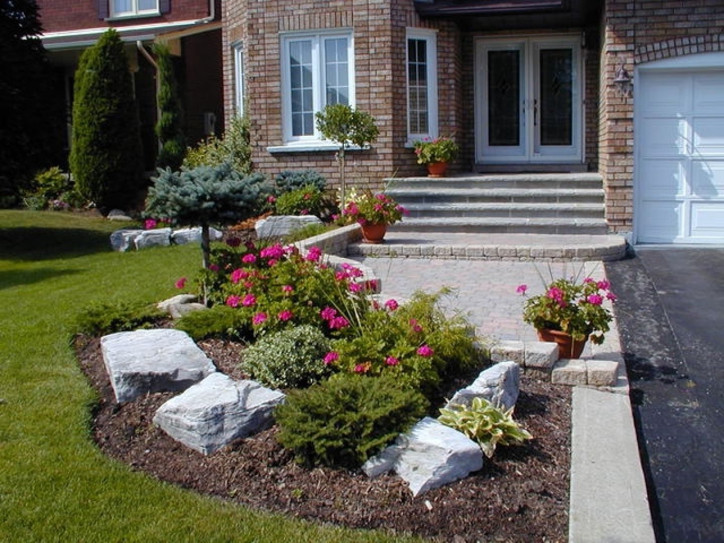 10 Stunning Landscaping Ideas For Small Front Yards 2024