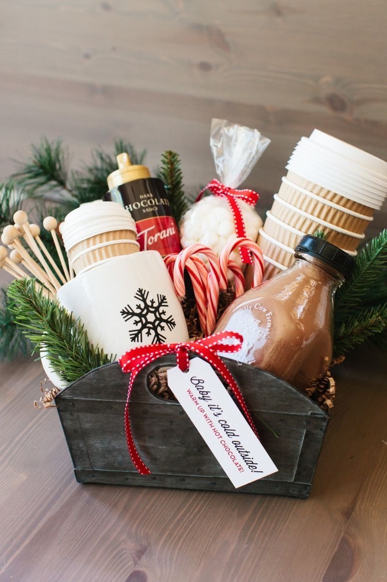 10 Stylish Christmas Gift Basket Ideas For Couples 2024