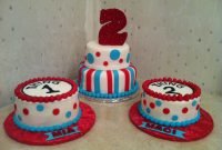 thing 1 thing 2 2nd birthday cake with smash cakes to go with for a