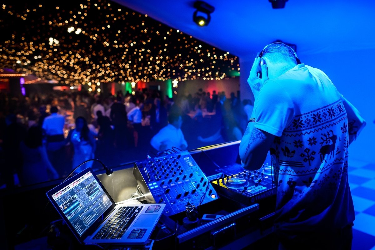 10 Stylish Corporate Christmas Party Entertainment Ideas 2023