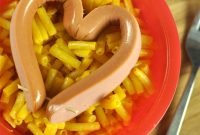 valentines day dinner idea: hot dog hearts with mac &amp; cheese