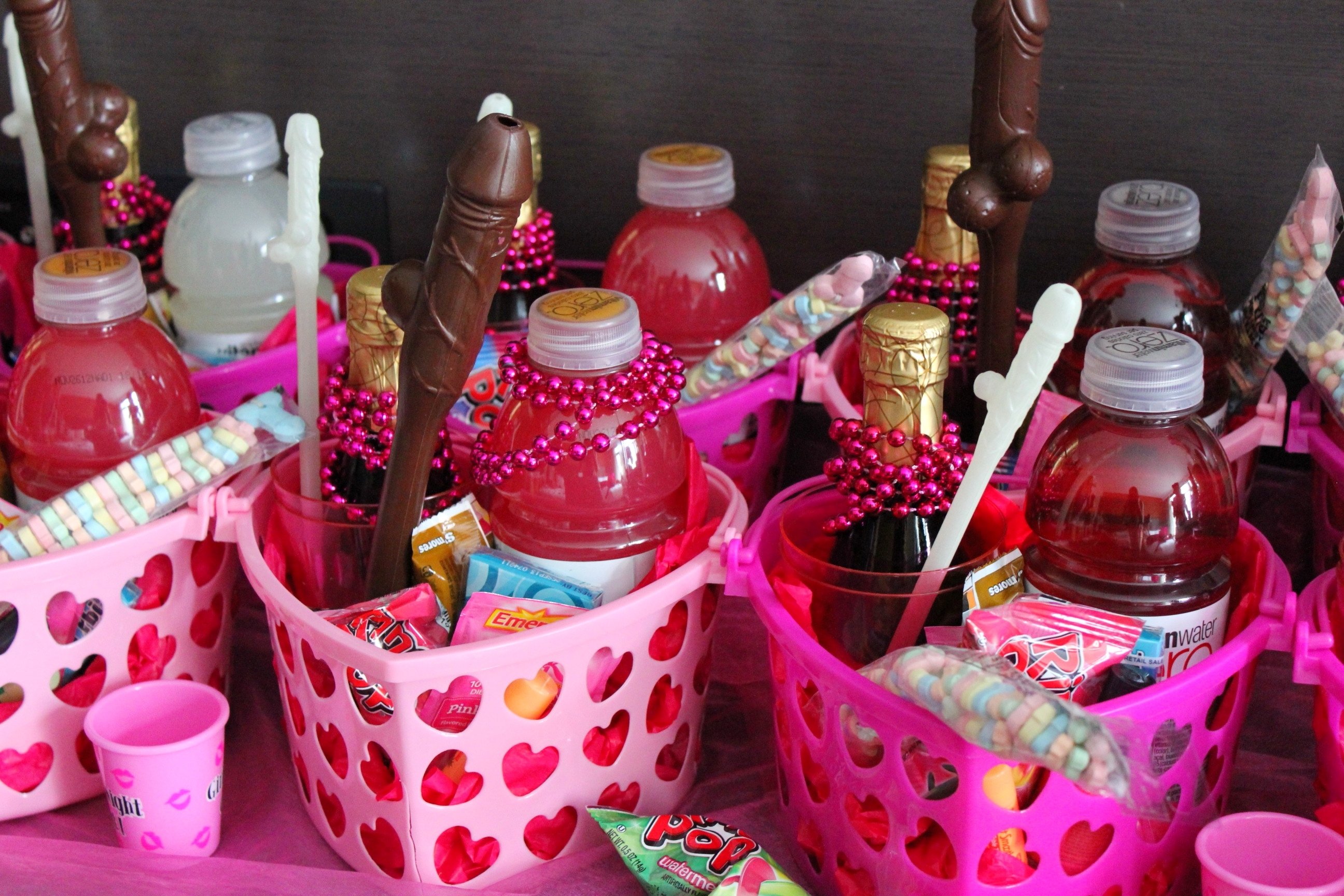 10 Beautiful Ideas For Bachelorette Party Gifts 2023