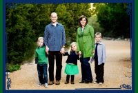 what to wear in family pictures | family pictures, portraits and