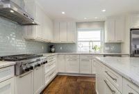 white granite white cabinets backsplash ideas