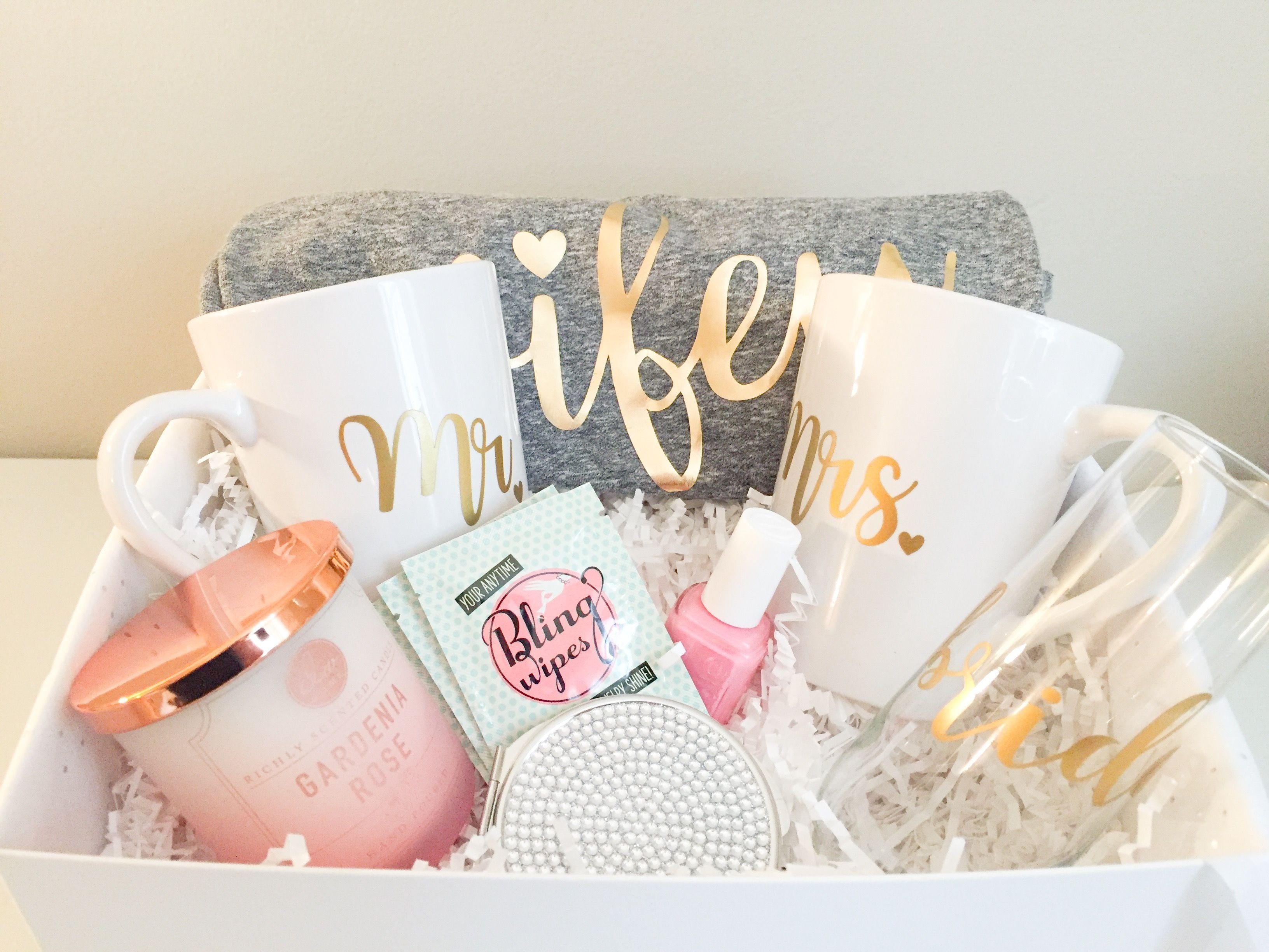 10 Trendy Bridal Shower Gift Ideas For Bride 2024