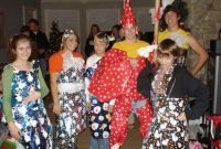 youth group christmas party- wrapping paper dresses | youth leader